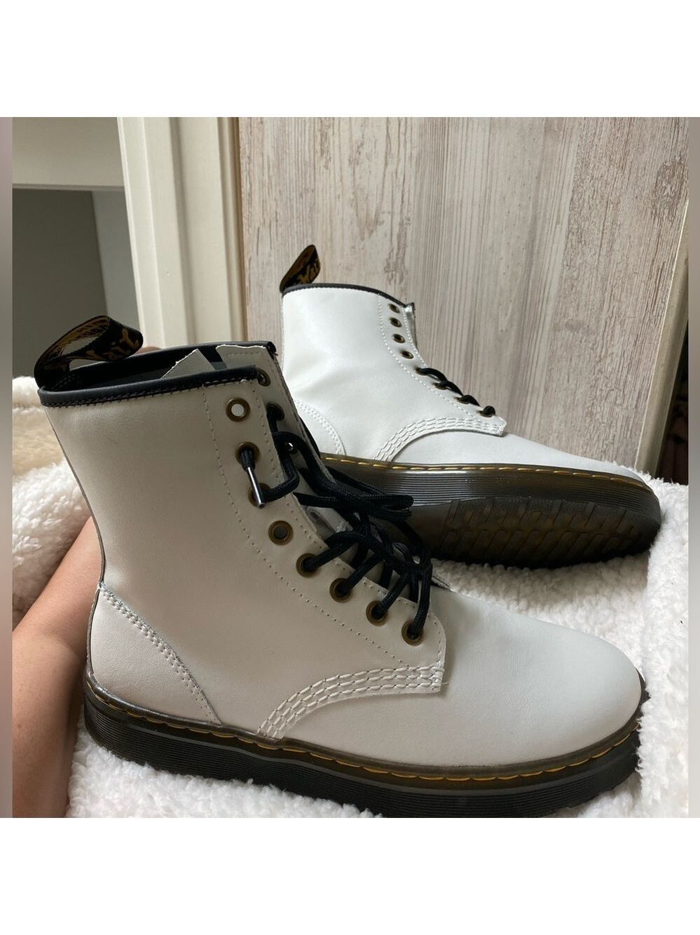 NWT Dr Martens Women's Patent Leather Boots - Picture 4 of 6